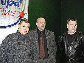    "Федерация бильярдного спорта края проводит командный турнир по американскому пулу между информационными спонсорами федерации."