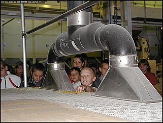    Экскурсия школьников на "Алмак"