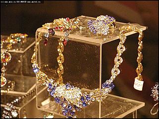    "Индустрия красоты" и "Индустрия моды"