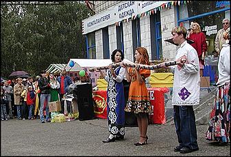    Праздник получился, и дождь ему не слишком мешает