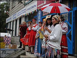    Праздник получился, и дождь ему не слишком мешает