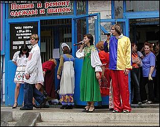    Праздник получился, и дождь ему не слишком мешает