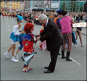    Карнавальное шествие "Радужная симфония"