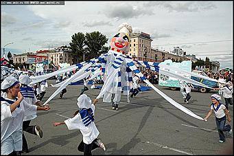    Карнавальное шествие "Радужная симфония"
