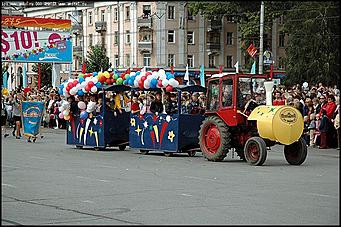    Карнавальное шествие "Радужная симфония"