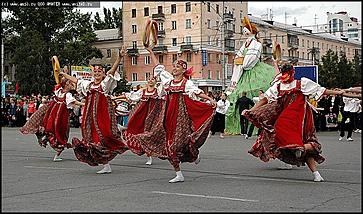    Карнавальное шествие "Радужная симфония"