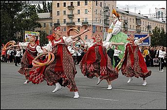    Карнавальное шествие "Радужная симфония"