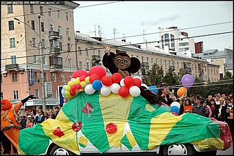    Карнавальное шествие "Радужная симфония"