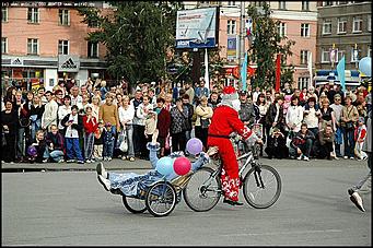    Карнавальное шествие "Радужная симфония"