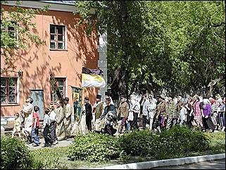    "Крестный ход в честь Николая Чудотворца"