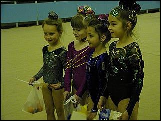    "Соревнования по художественной гимнастике ДЮСШ Барнаула /24-25.12.2001/"