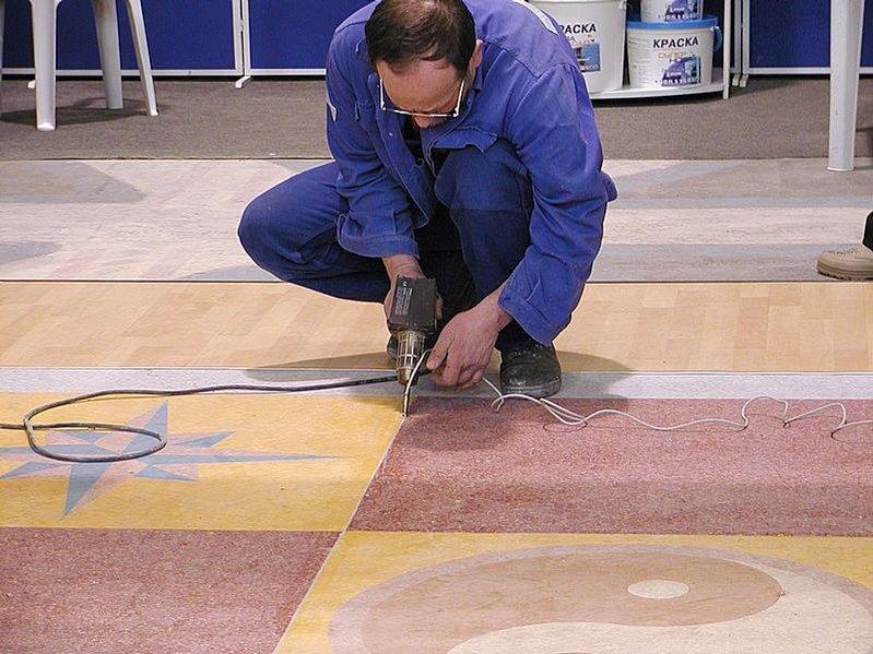 горячая сварка линолеума. спаянный линолеум. пайка стыков линолеума. шнур для горячей сварки линолеума 5008 juteks. спаять линолеум.