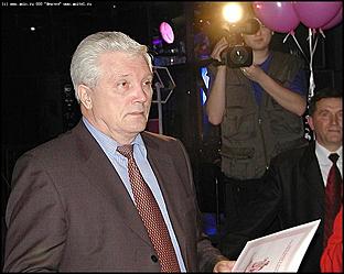    Пресс-ассамблея: лауреаты губернаторской премии за лучшие творческие работы журналистов в 2002 году