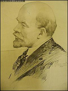    Выставочный зал Союза художников "Ленин жил, Ленин жив, Ленин будет жить!"