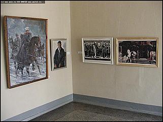    Выставочный зал Союза художников "Ленин жил, Ленин жив, Ленин будет жить!"