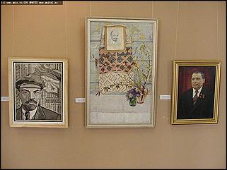    Выставочный зал Союза художников "Ленин жил, Ленин жив, Ленин будет жить!"