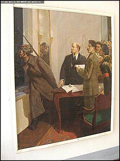    Выставочный зал Союза художников "Ленин жил, Ленин жив, Ленин будет жить!"