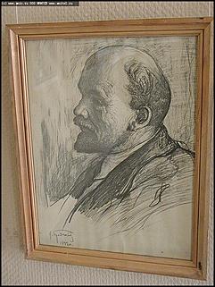    Выставочный зал Союза художников "Ленин жил, Ленин жив, Ленин будет жить!"