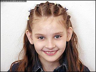    Финалистки конкурса<br>"Маленькая красавица 2003"