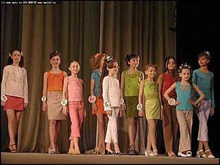    Финал конкурса "Маленькая красавица Алтая-2003"