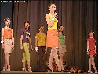    Финал конкурса "Маленькая красавица Алтая-2003"