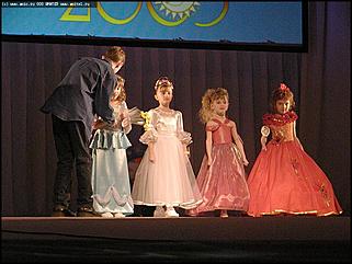    Финал конкурса "Маленькая красавица Алтая-2003"