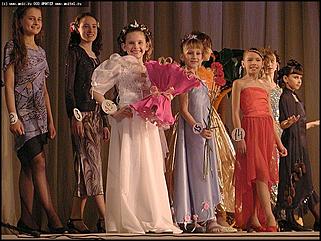    Финал конкурса "Маленькая красавица Алтая-2003"