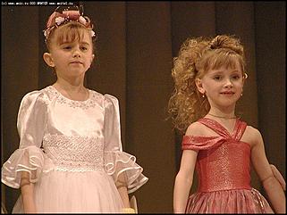    Финал конкурса "Маленькая красавица Алтая-2003"