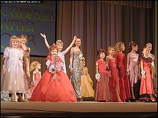   Финал конкурса "Маленькая красавица Алтая-2003"