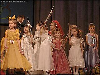    Финал конкурса "Маленькая красавица Алтая-2003"