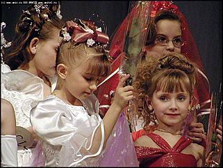    Финал конкурса "Маленькая красавица Алтая-2003"