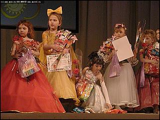    Финал конкурса "Маленькая красавица Алтая-2003"