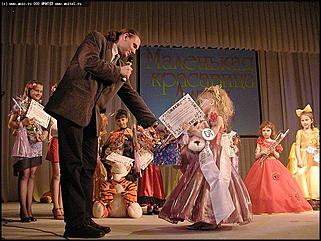    Финал конкурса "Маленькая красавица Алтая-2003"