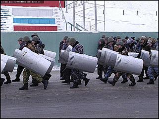    "В Барнауле прошли учения по разгону несанкционированного митинга"