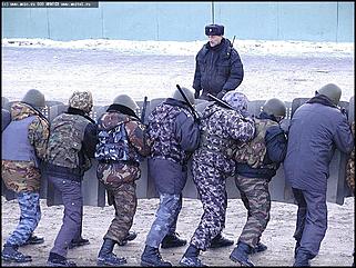    "В Барнауле прошли учения по разгону несанкционированного митинга"