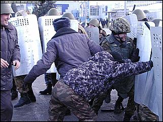    "В Барнауле прошли учения по разгону несанкционированного митинга"