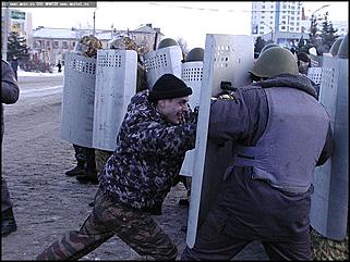    "В Барнауле прошли учения по разгону несанкционированного митинга"