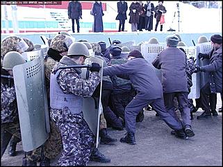    "В Барнауле прошли учения по разгону несанкционированного митинга"