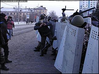    "В Барнауле прошли учения по разгону несанкционированного митинга"