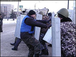    "В Барнауле прошли учения по разгону несанкционированного митинга"