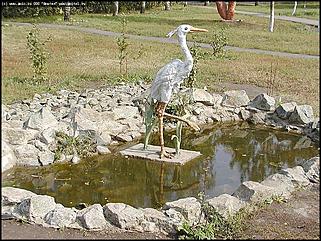    Город украшает себя