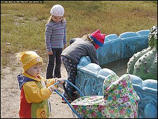    Город украшает себя