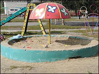    Город украшает себя