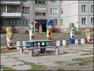    Город украшает себя