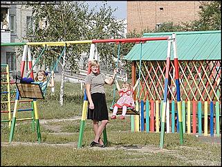    Город украшает себя