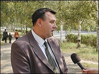    Город украшает себя