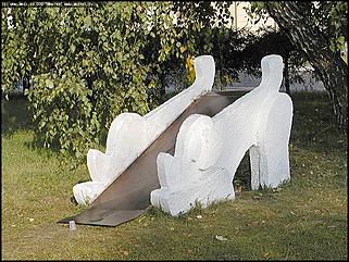    Город украшает себя