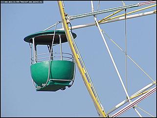    Город украшает себя