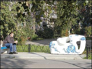    Город украшает себя