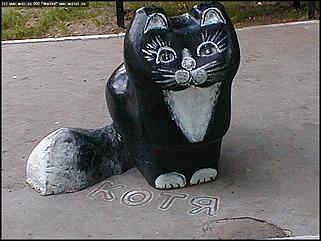    Город украшает себя